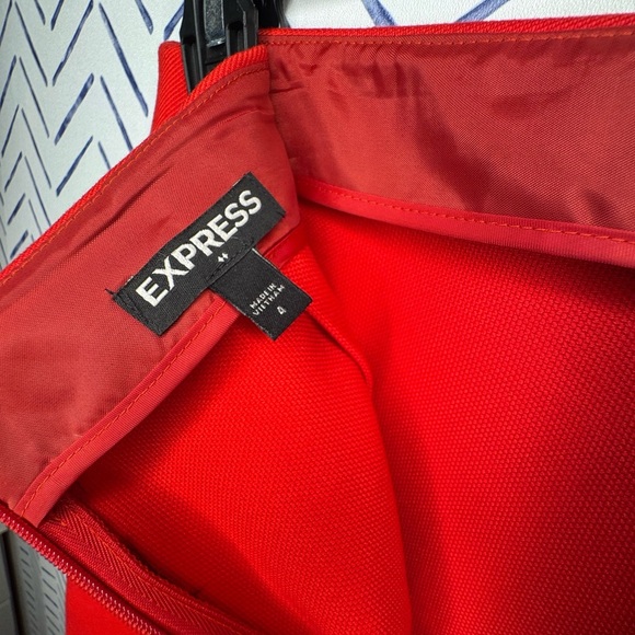 NWOT Express Large Pocket Skirt -Red Size 4 - Picture 4 of 5